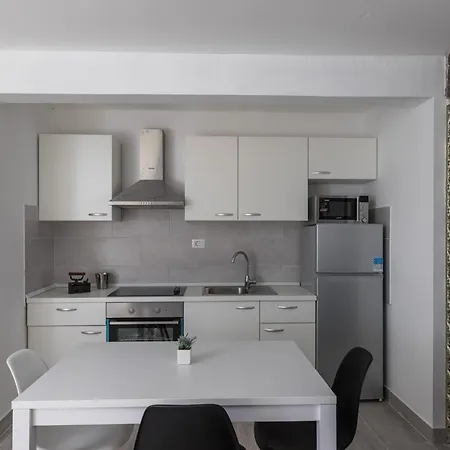 Lägenhet Batala Garden - Comfort One Bedroom With Patio And Garde...
