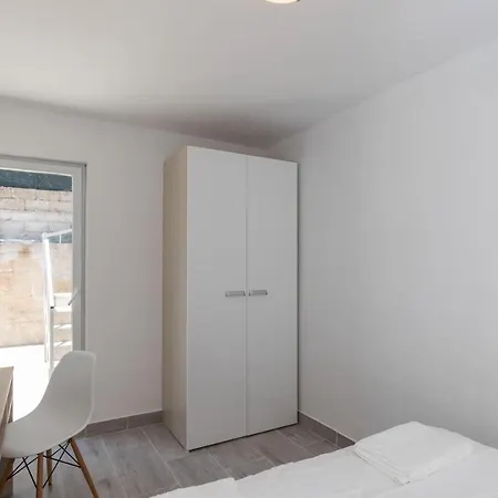 Batala Garden - Comfort One Bedroom With Patio And Garde... Διαμέρισμα Ντουμπρόβνικ