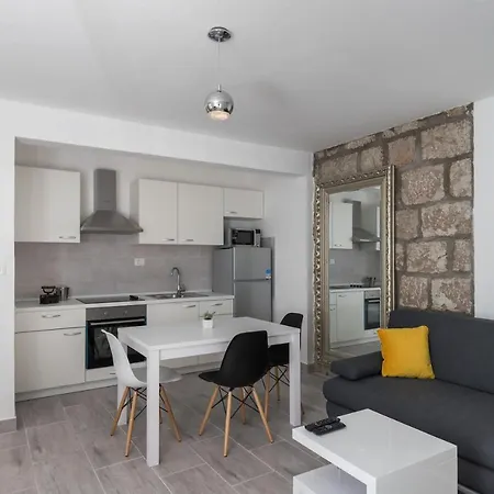 Batala Garden - Comfort One Bedroom With Patio And Garde... * Ντουμπρόβνικ